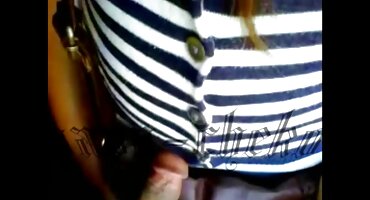 bethuw sex Một tên trộm ôm quay lén gái tắm cảnh sát.